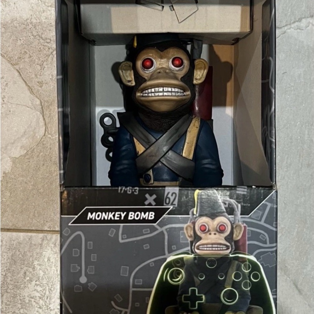 Call of Duty Monkey Bomb Orig Phone  & Video Controller Holder Cable Guys